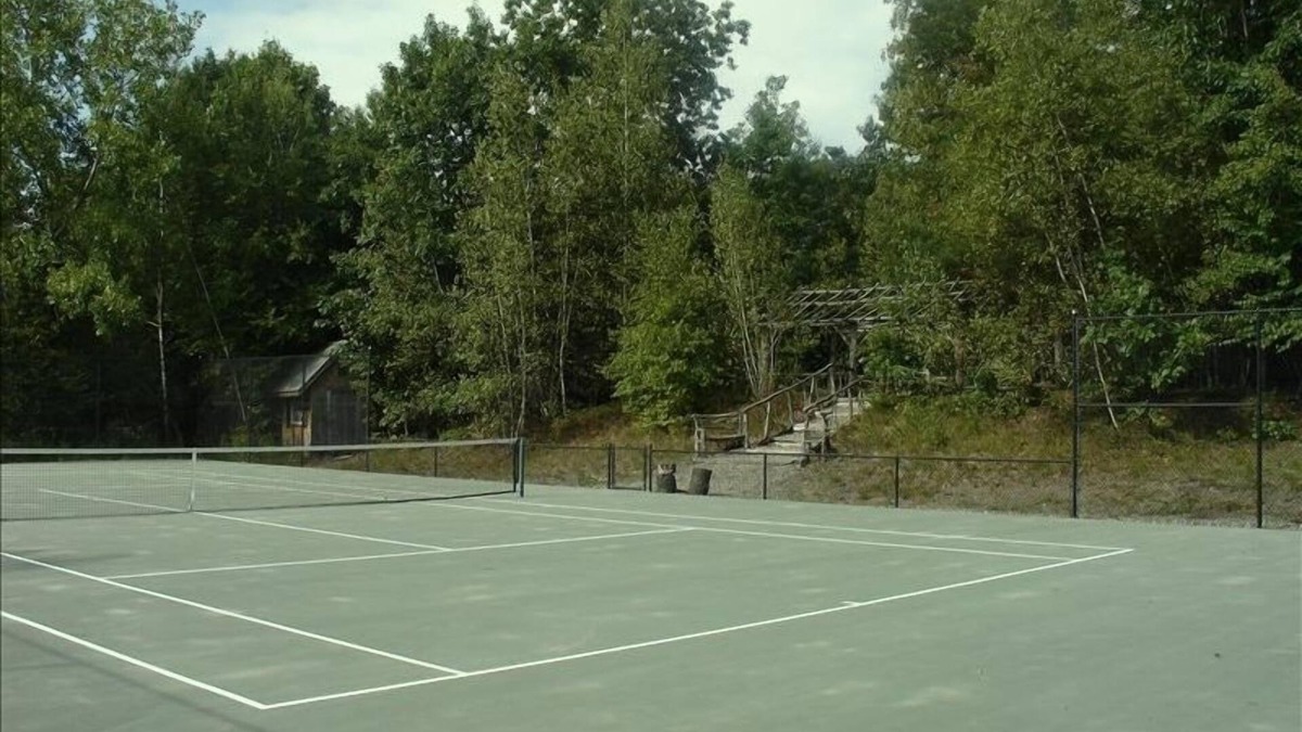 Red Hook House | PRIVATE 65 ACRE ESTATE - POOL, TENNIS, PICKLEBALL, 4BRnBOOK JULY OR AUG 2026 NOW