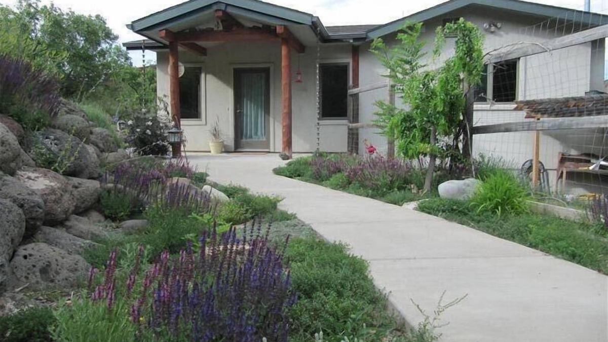 Glenwood Springs Cottage | Private Abode on Beautiful Acreage with EV charging available