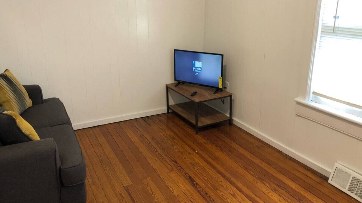 Perth Amboy Apartment | Private and cozy house with 1-bedroom and 1-bathroom and free Wi-Fi
