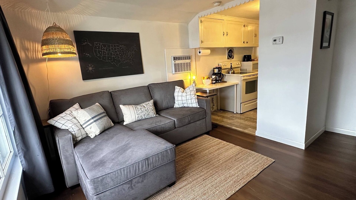 Ellensburg Cottage | Private and secure stand alone one bedroom close to downtown