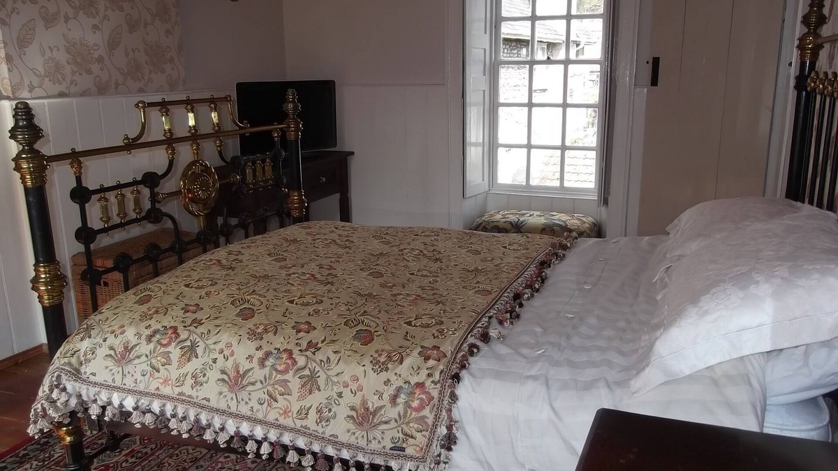 Shepton Mallet House | Private Annex to Manor Sleeps 6