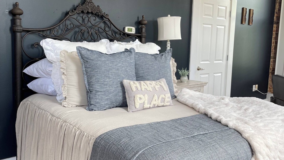 Livingston Apartment | Private apartment in the completely restored & oldest Livingston Sq building.