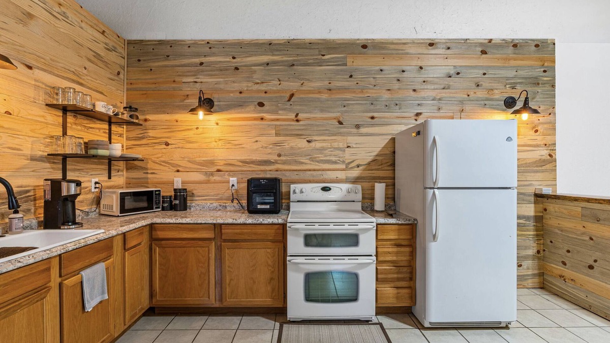 Lewis Apartment | Private apartment located 1 mile from town