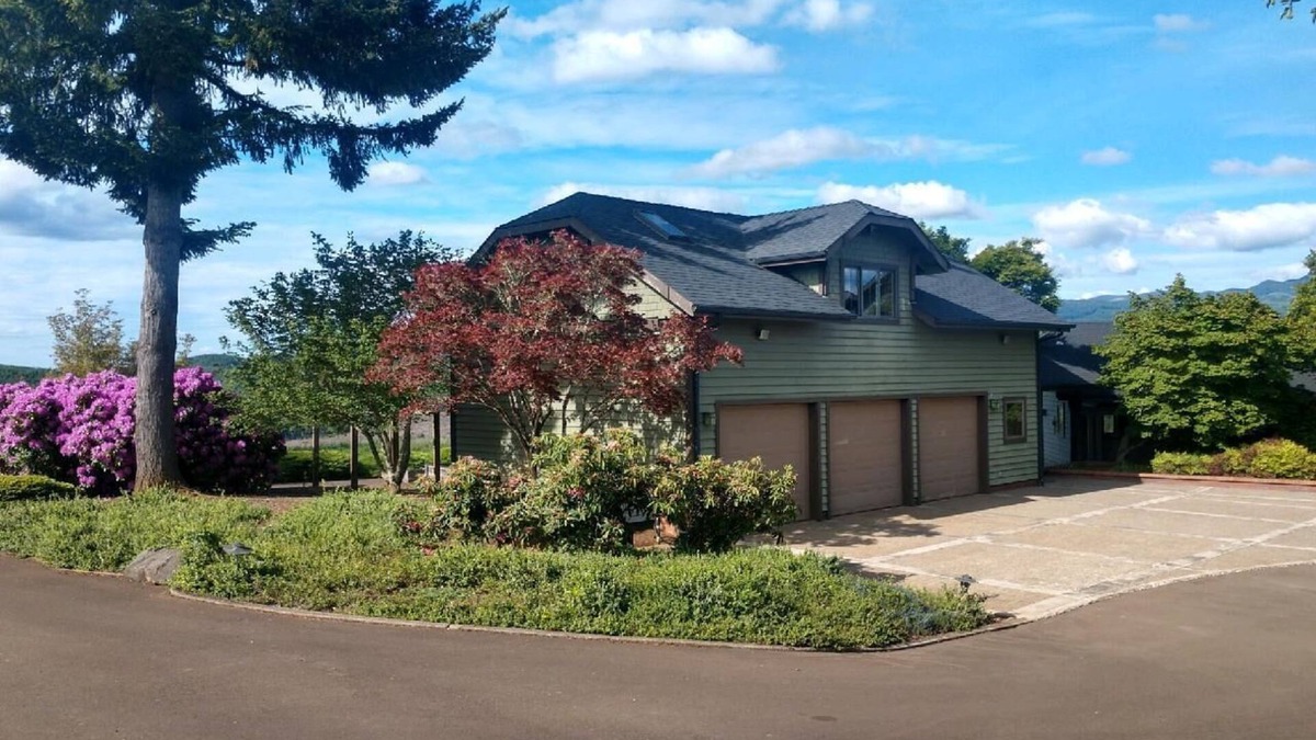Crawfordsville Apartment | Private apartment with Winter and Spring availabilty