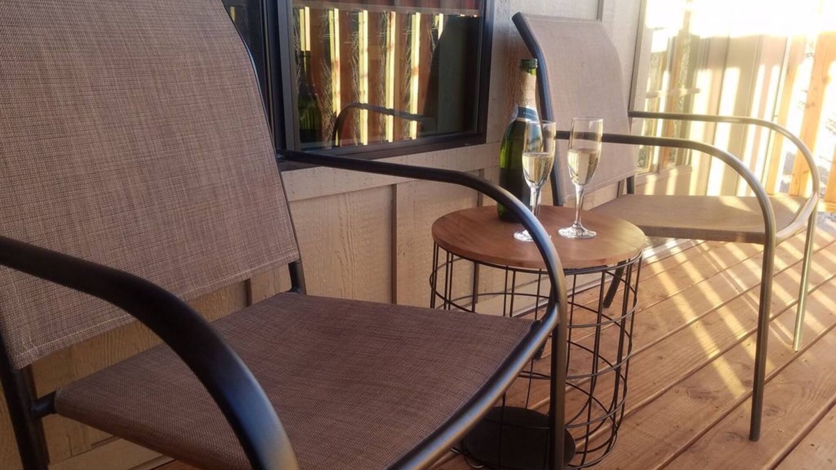 Tombstone Cabin | Private balcony, walk to everything, free wifi Miners Cabin #3 (2 Double Beds)