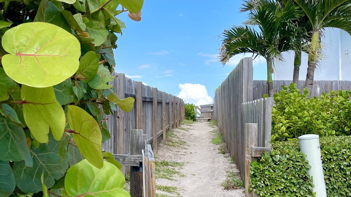Summerplace House | Private Beach Access, Firepit, Patio, BBQ, Sundeck
