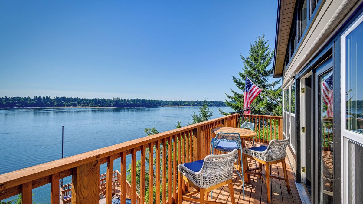 Olympia House | Private Beach at Waterfront Harstine Island Escape