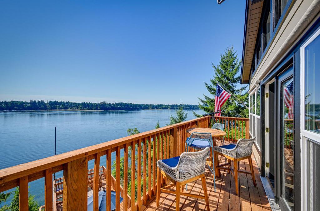 Olympia House | Private Beach at Waterfront Harstine Island Escape