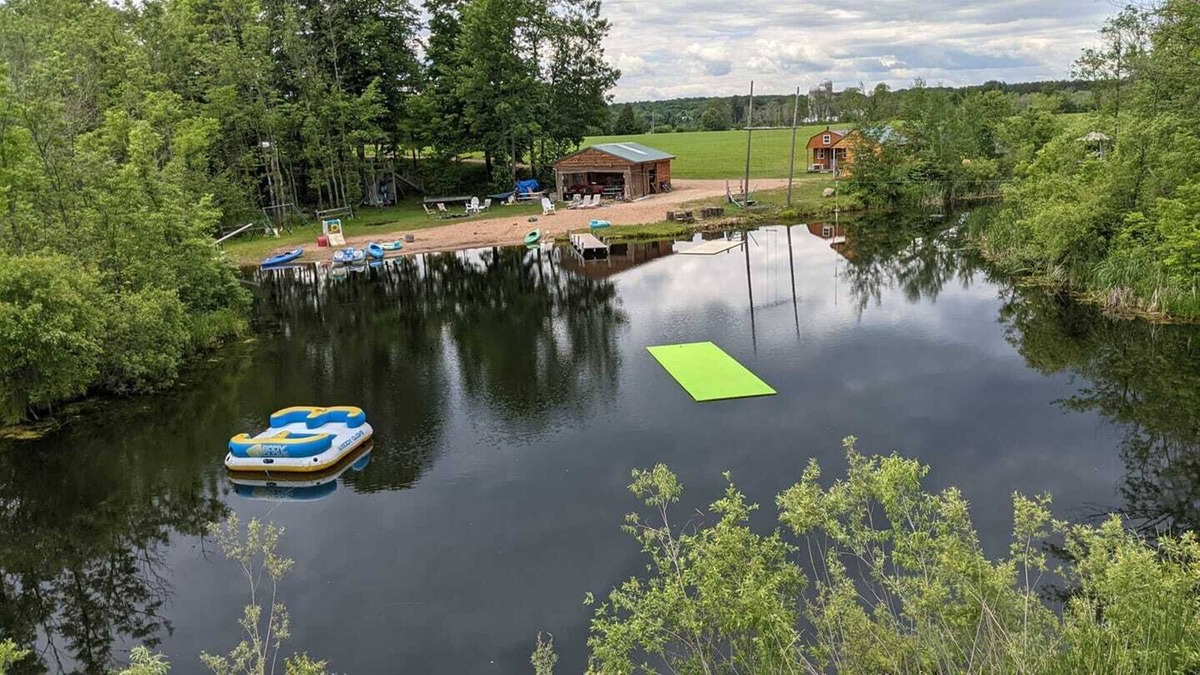 Antigo Cabin | Private beach, cabins and pavilion