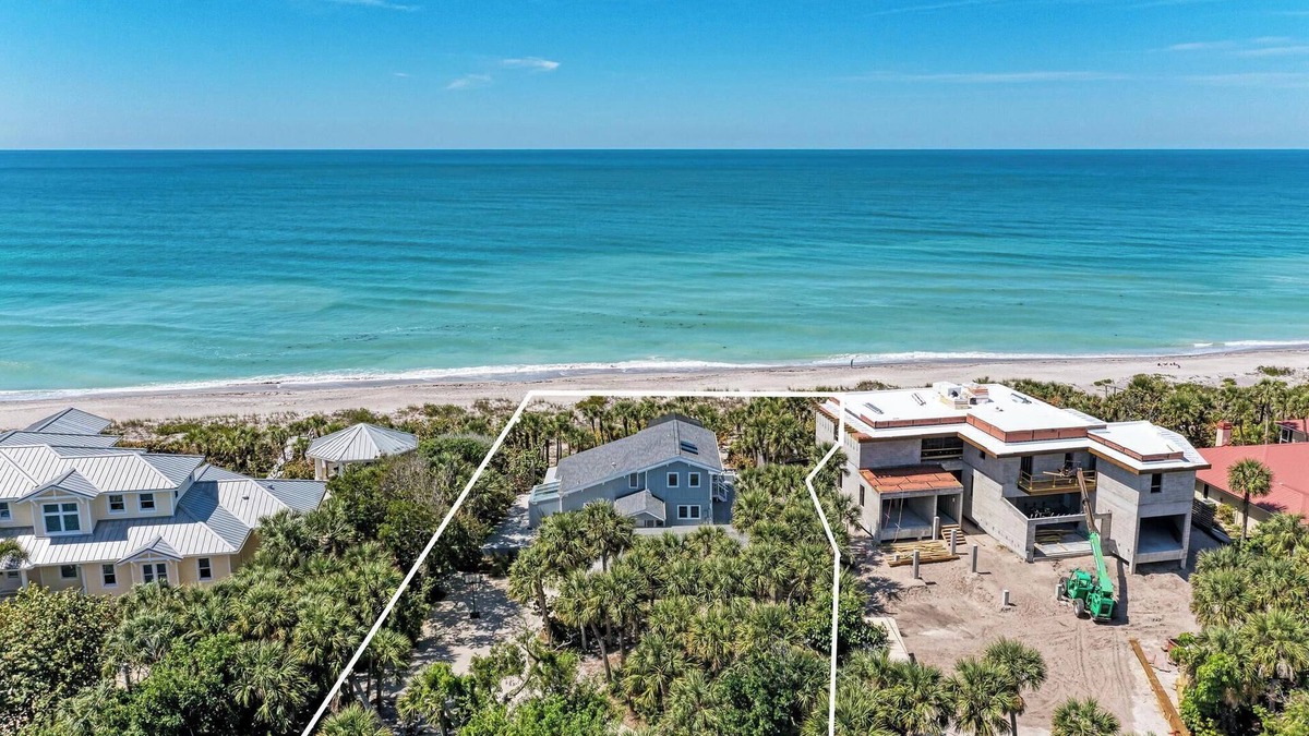 Englewood House | PRIVATE BEACH LIVING!