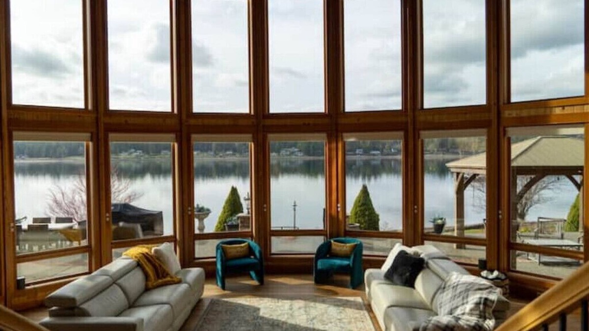 Shelton House | Private beach luxury home sleeps 12, Shelton, WA