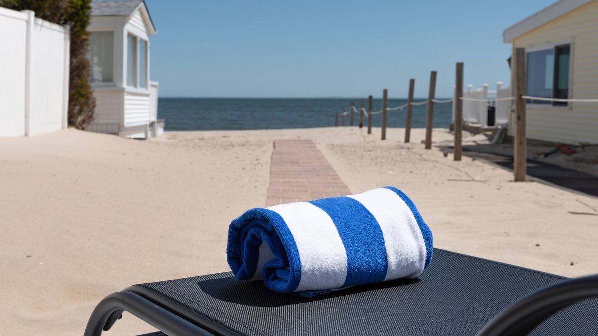 Clinton House | PRIVATE BEACH: ROYAL OCEANVIEW CASTLE @ CLINTON W/4 QUEENS 2 FULL