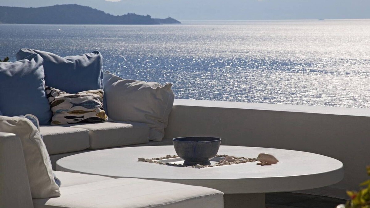Kanapitsa Villa | Private Beautiful Family villa by a sandy beach