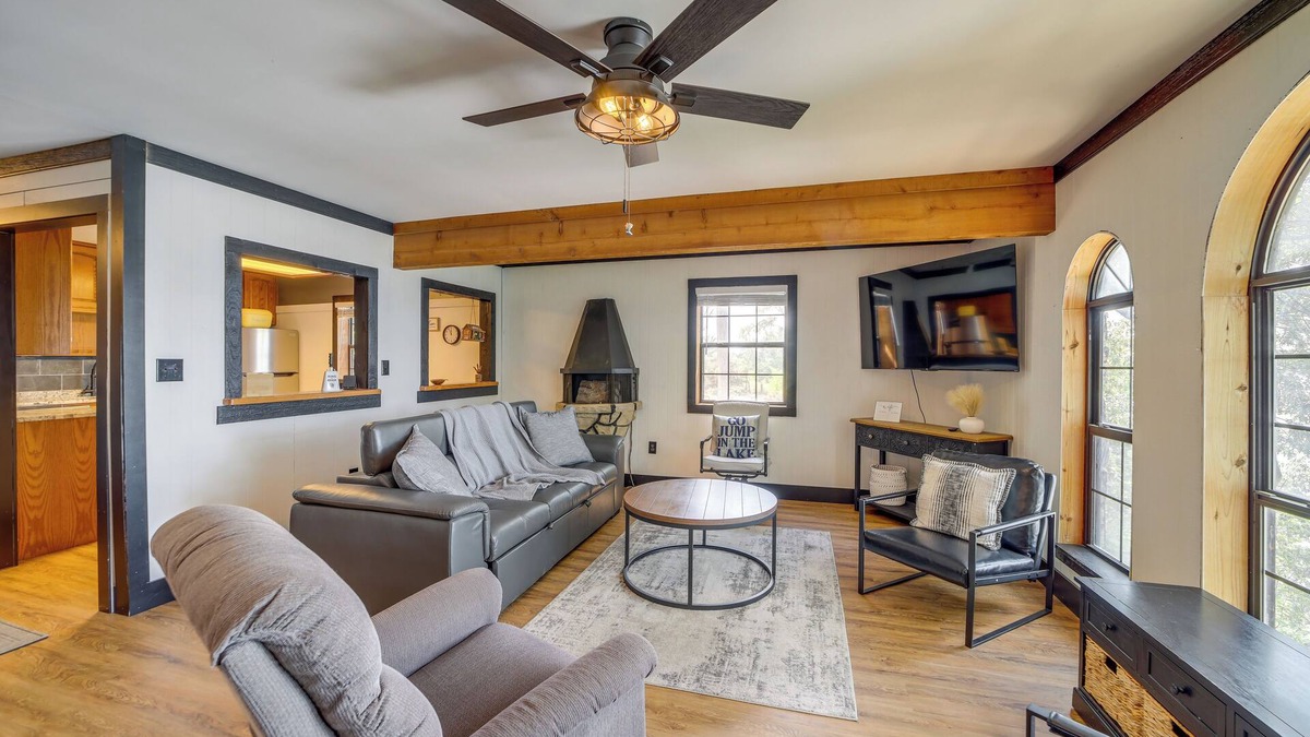 Grove House | Private Boat Slip & Dock: Lakefront Grove Retreat!