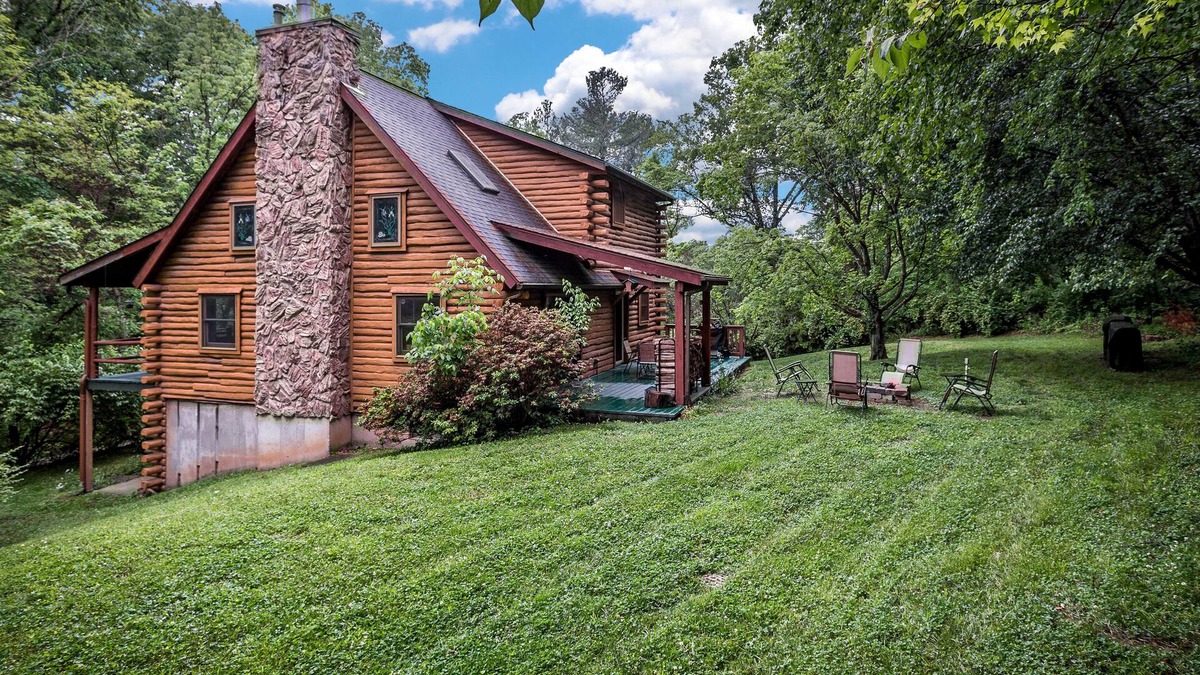 Swansea Cabin | Private cabin 3bed/2bath + 15 min to STL & Scott’s AFB