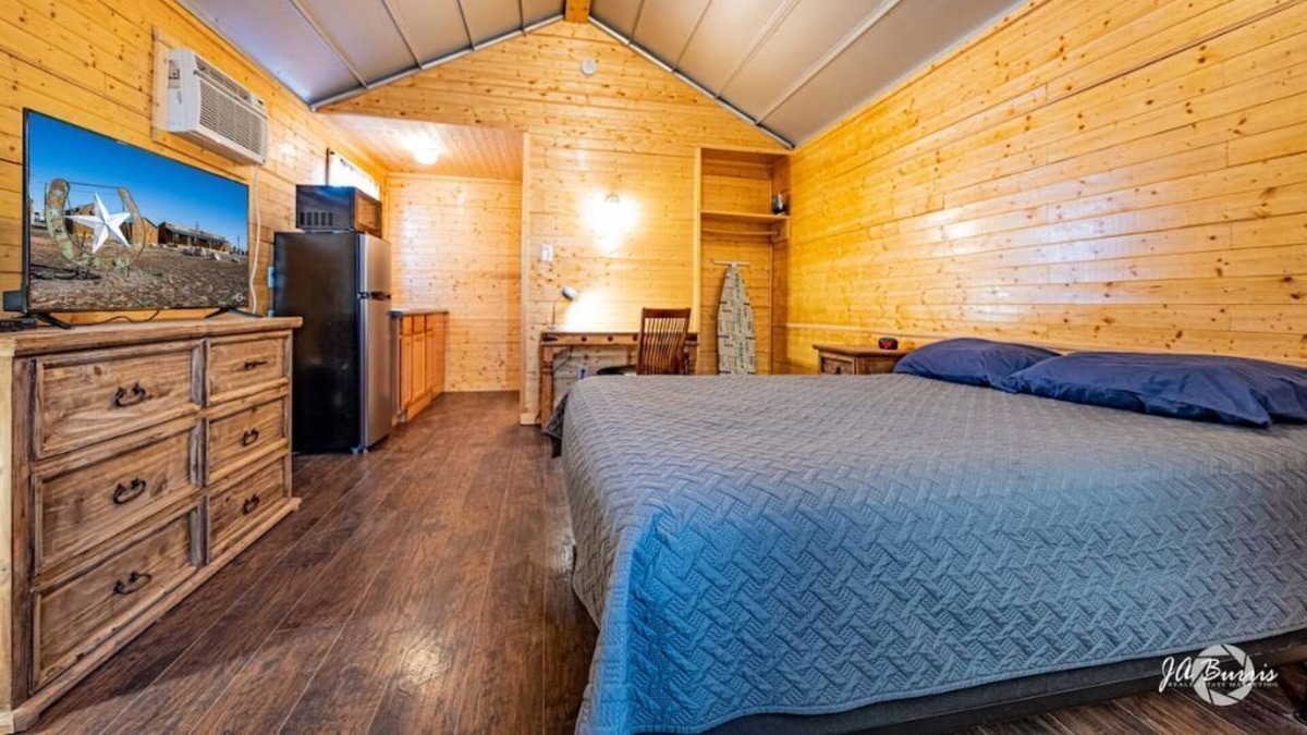 Midland House | #Private Cabin-Kitchenette, Brkfast, Laundry, WIFI