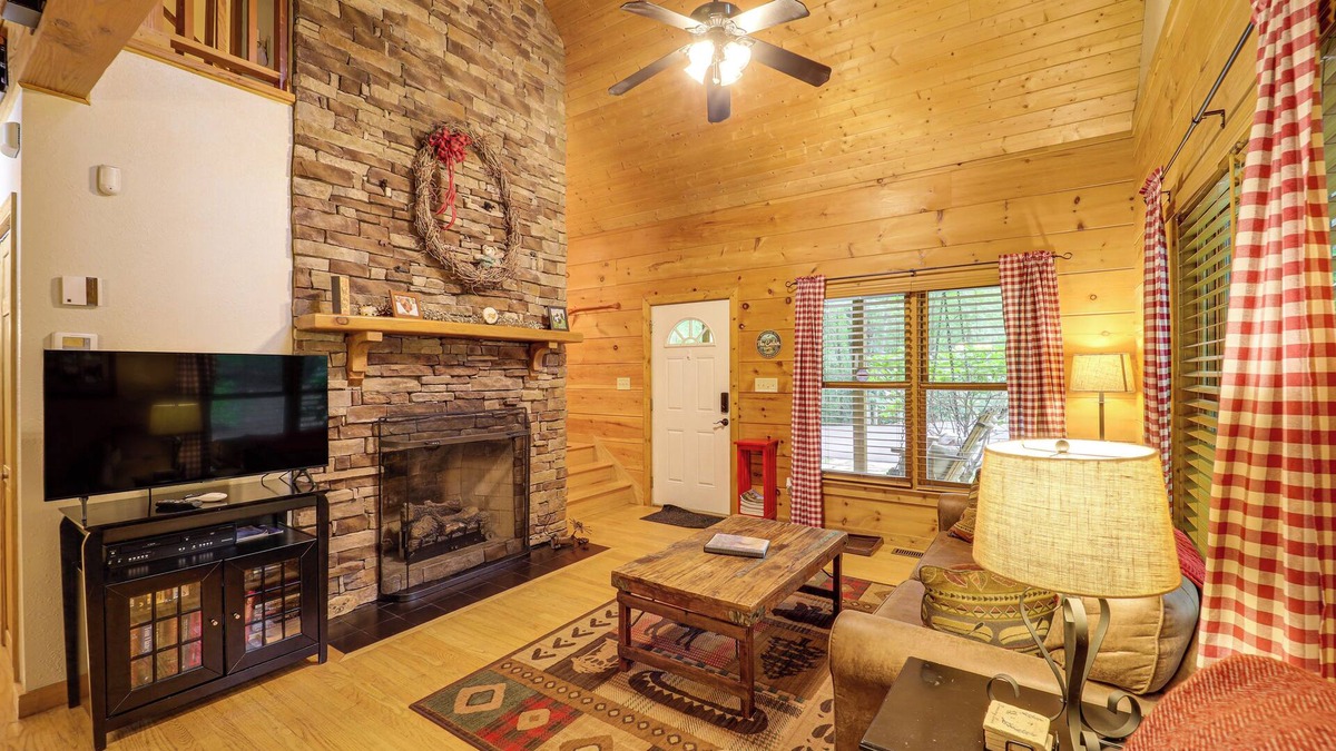Deep Gap Cabin | Private Cabin on 2 Acres: Hot Tub, 10 Mi to Boone!