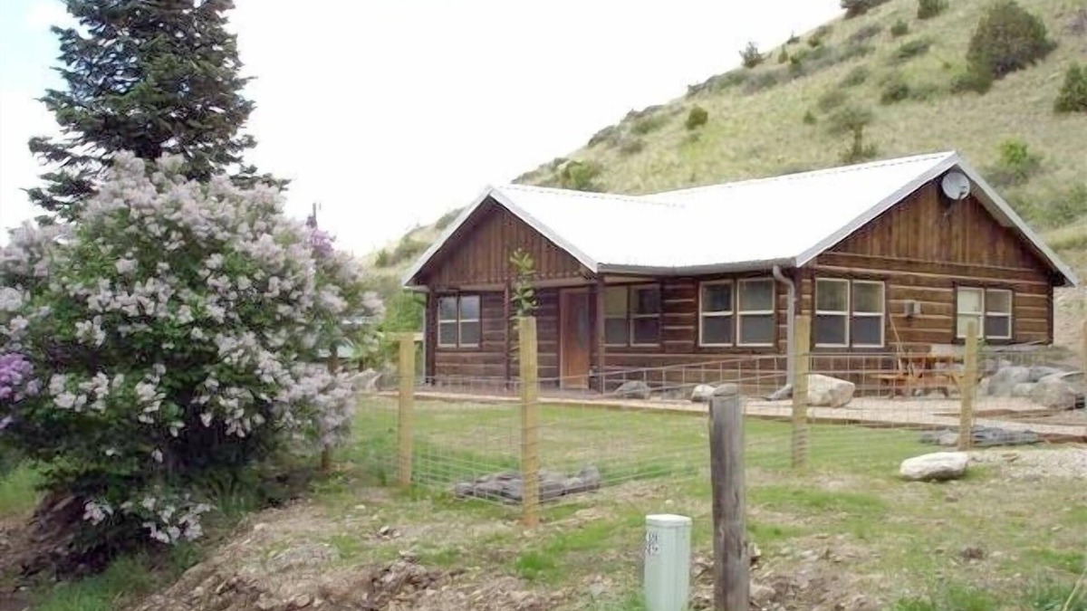 Chico Cabin | Private Cabin on 83 Acres located on Emigrant Creek