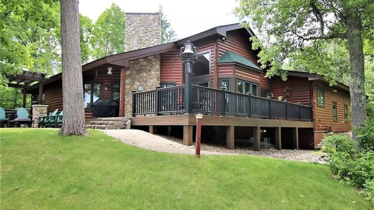 Lake Shore House | Private Cabin on the Gull Chain with Boat Slip