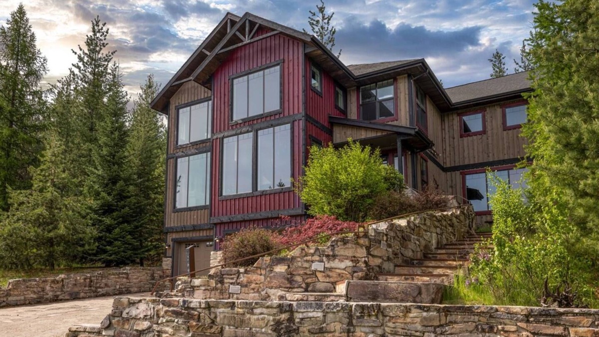 Shoshone County Ski Chalet | Private chalet on golf course 5 min to Silver mntn