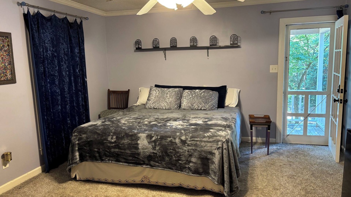 Madison Park Apartment | Private charming 1 bedroom/1 bath studio in a lovely safe Charlotte neighborhood