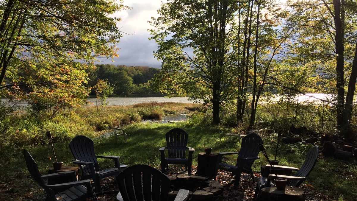 Lakeville Cottage | Private Charming & Cozy -Lake Front Cottage- Great for Family, Friends & Couples