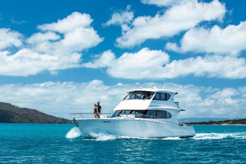 Airlie Beach Boat Rental | Private Charter - Ocean Free