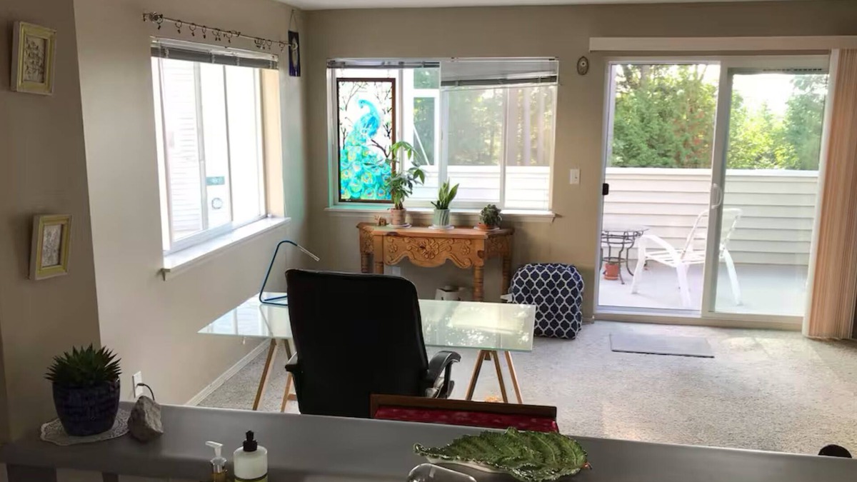 Lake Hills Apartment | Private comfy condo, AC in adorable Bellevue