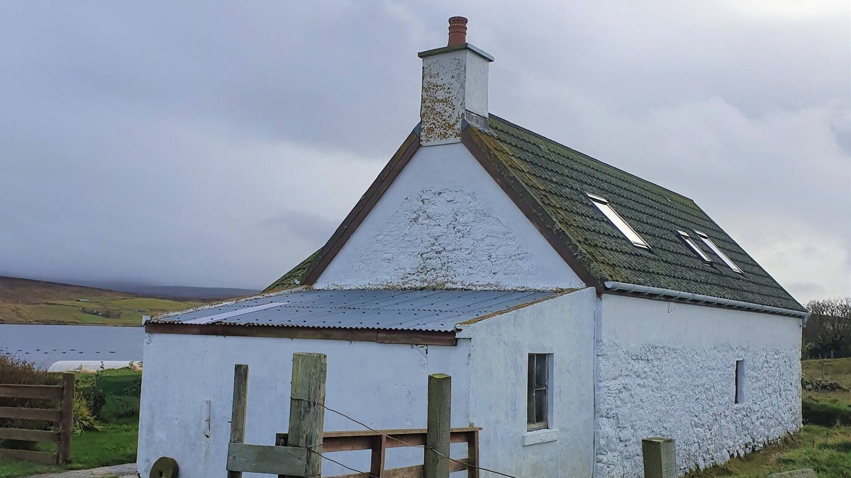 Aith House | Private cottage by the sea