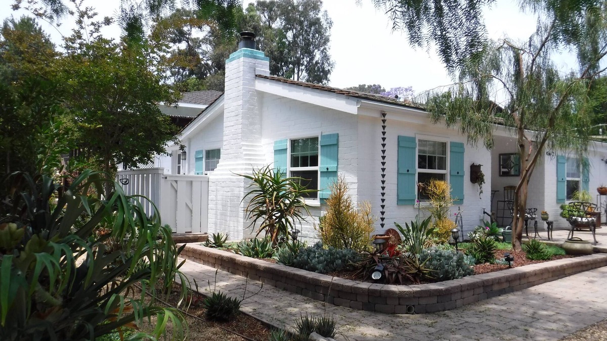 Encinitas House | Private Cottage! Easy Walk Through The Park To Encinitas And Moonlight Beach.