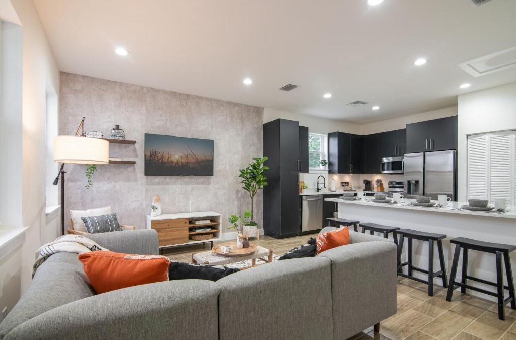 Lake Worth House | Private Cottage - KING Beds, Brand New, Near Beach, Golfing, Shopping & Restaurants