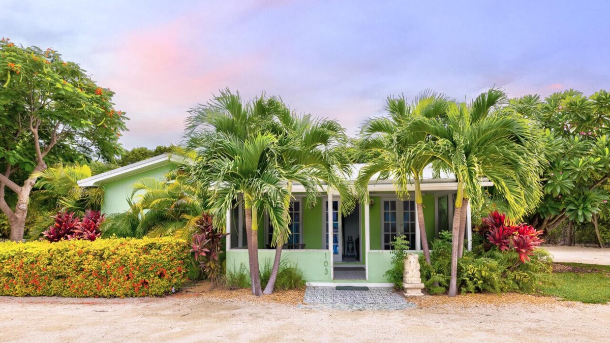 Islamorada Cottage | Private Cottage on Bayfront Estate – Pool, Beach, and Boating Paradise