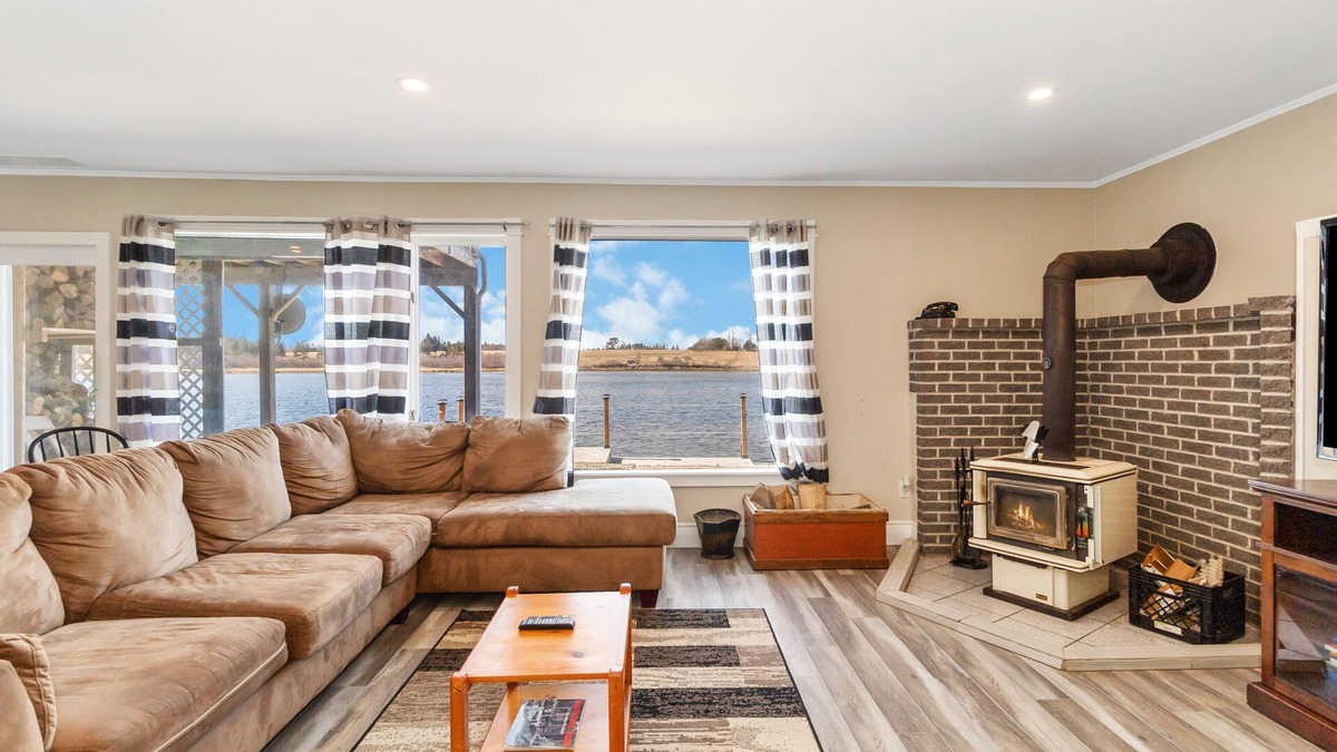 Heckmans Island Cottage | Private cottage on the ocean with a beautiful view that you’ll love.