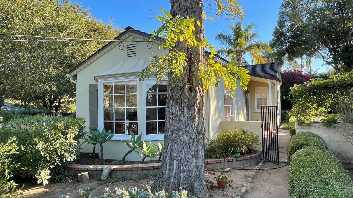 Upper Riviera House | Private Cottage w Glorious Views on the Riviera - 10 minute drive to downtown