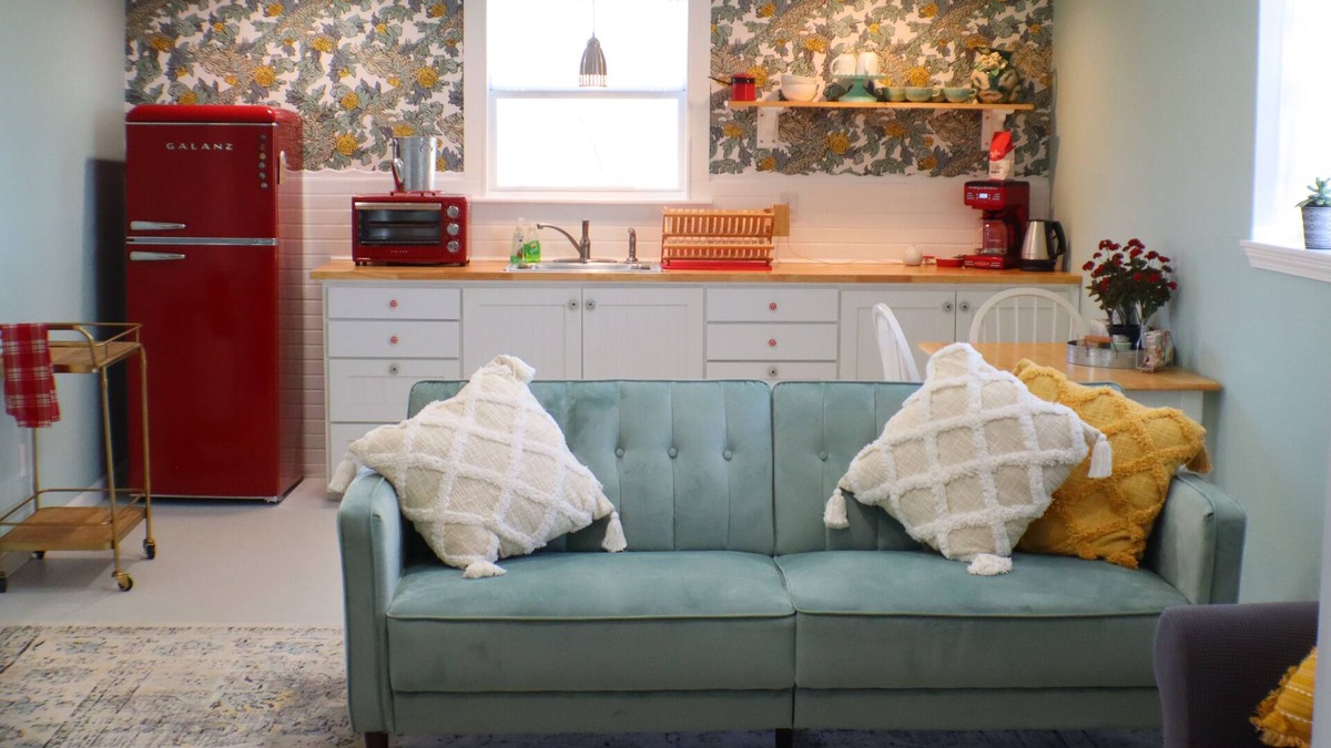 Lorena Cottage | Private Country Cottage 17 minutes from Baylor and the Silos