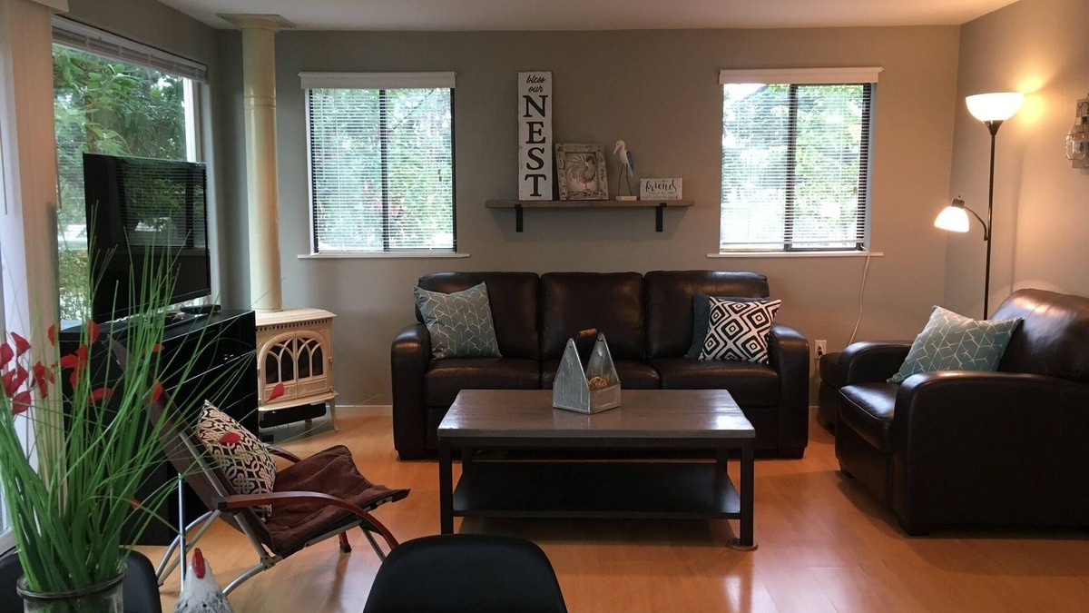 Freeland Cottage | Private Cozy Cottage with view