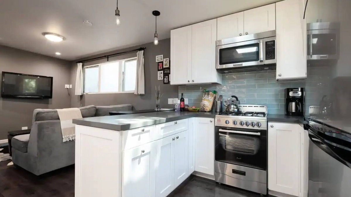 North Redondo House | Private, cozy guesthouse with full kitchen and bath and nice garden with seating