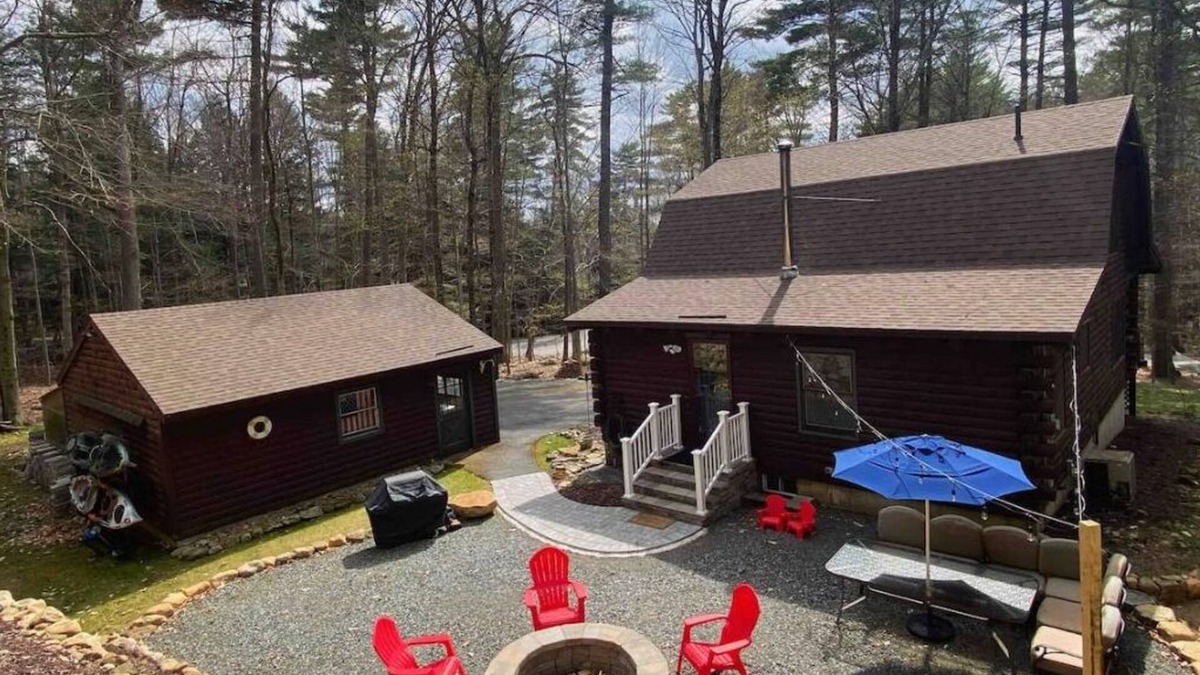 Pilot Knob Cabin | Private Cozy Log Cabin minutes from Lake George
