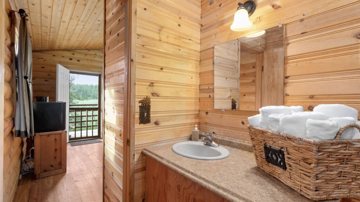 East Glacier Park Cabin | Private, Cozy cabin overlooking Glacier Park w/top rated restaurant on site