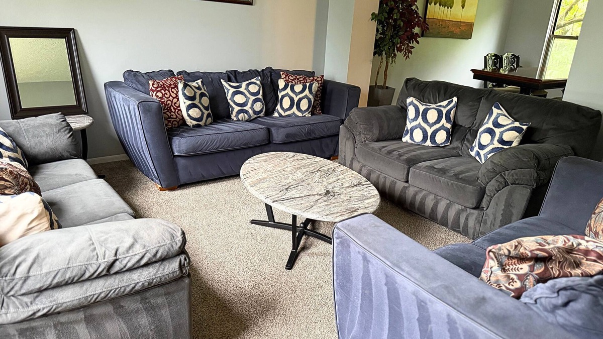 Grove City House | Private Cul-de-sac Oasis