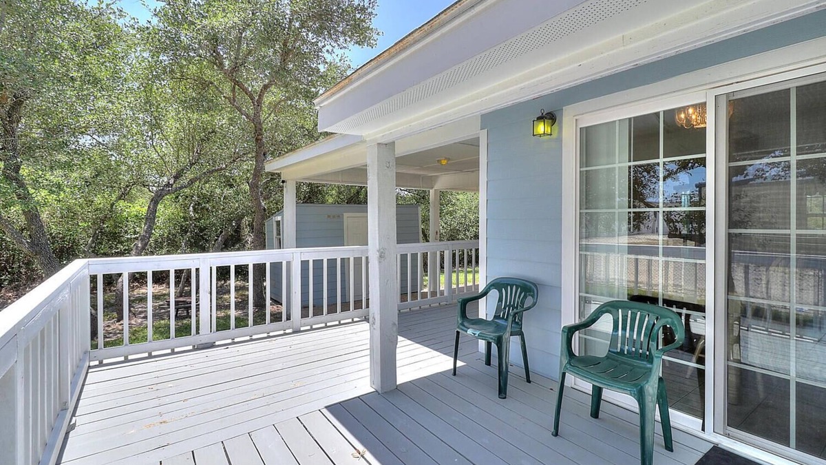 Rockport House | Private deck, boat parking, 2 bedroom 2 bath coastal cottage in Holiday Beach