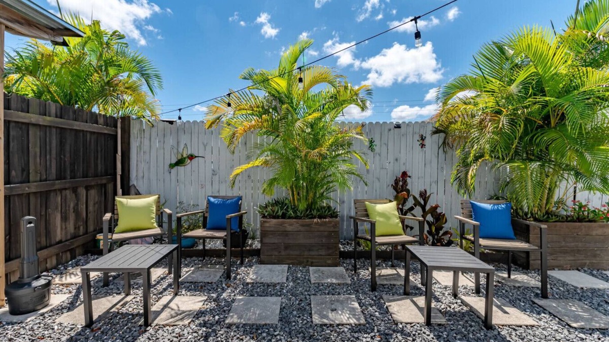 St. Petersburg - Clearwater Apartment | Private Deck Pet Friendly Spacious Courtyard