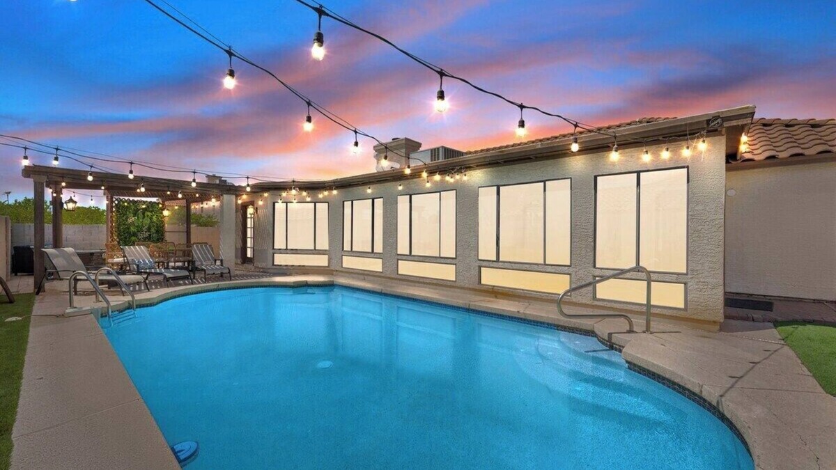 Glendale House | Private Desert Oasis – 5BR Retreat with Pool Near Stadium & Golf