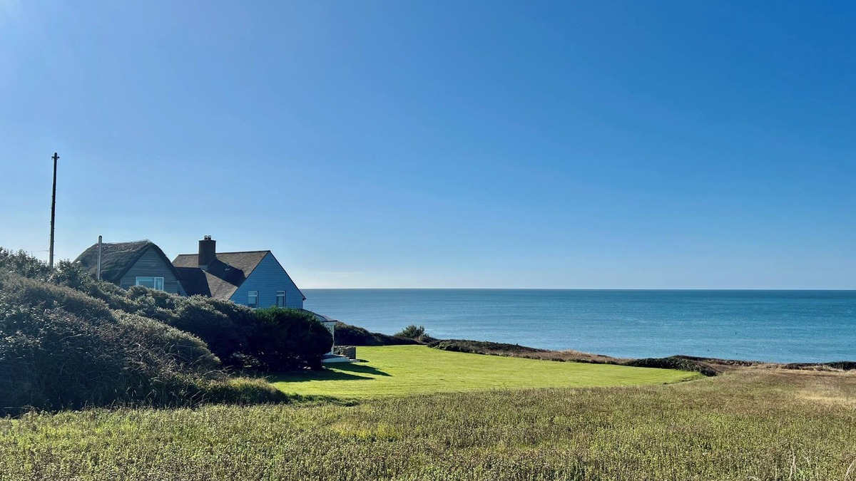 Littlebredy House | Private detached cottage to rent on Chesil Beach