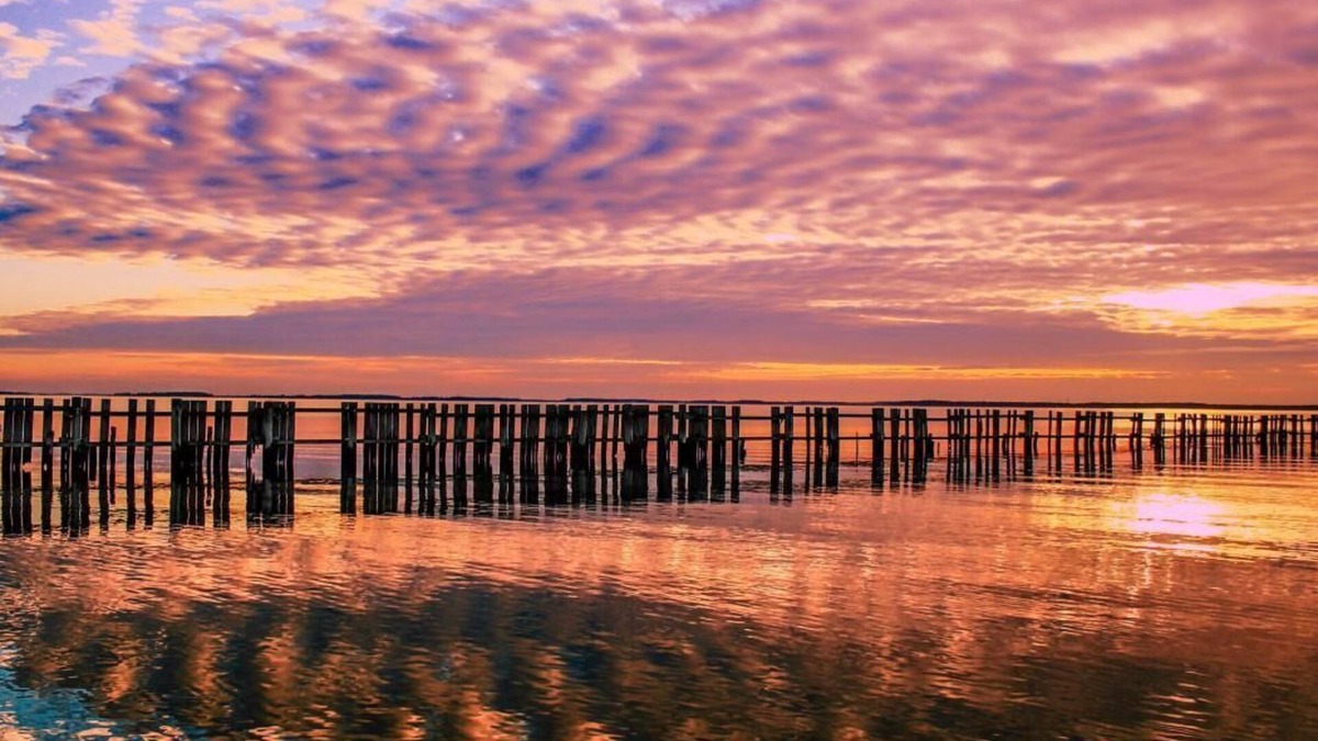 West Beach House | Private Dock, Fishing, Crabbing, Sleeps 6, Indian River Bay