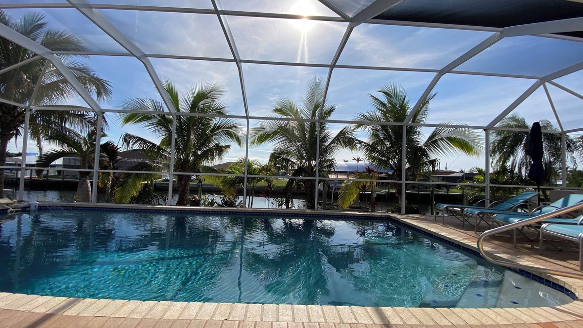 Edgewater House | Private Dock & Heated Pool. No Bridges! 10% Off Weekly & Monthly. Pet Friendly.