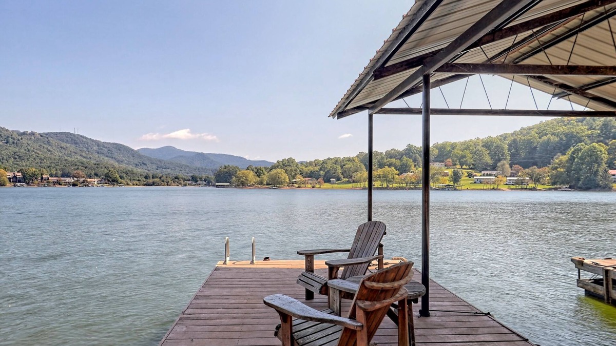 Hiawassee House | Private Dock, Mountain View, Lake Front, 2 kayaks, 2 SUPs, 1 canoe, Hot tub