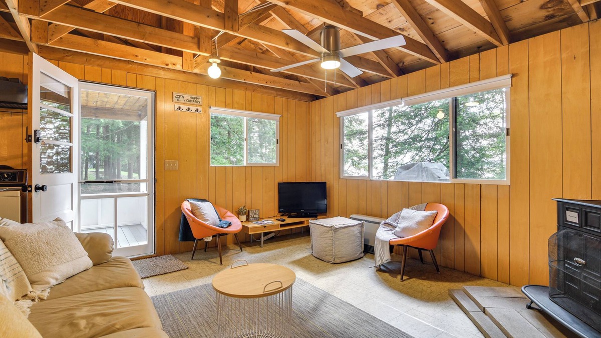 Sidney Cottage | Private Dock on Messalonskee Lake: Cozy Cottage!
