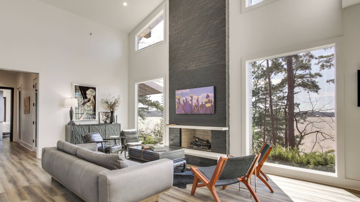 Waterloo House | Private Dock & River Views: Modern Gem in Waterloo