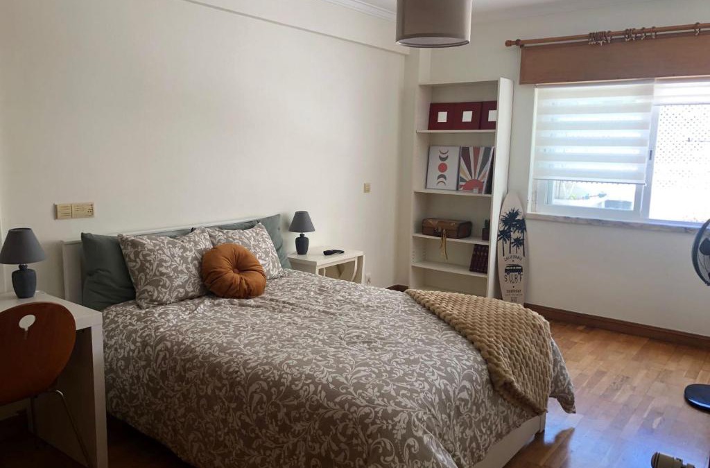 Parede House | Private Ensuite beachside